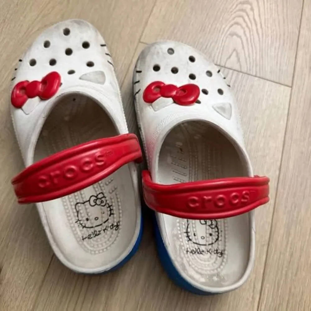 Crocs Hello Kitty Clogs Size J4